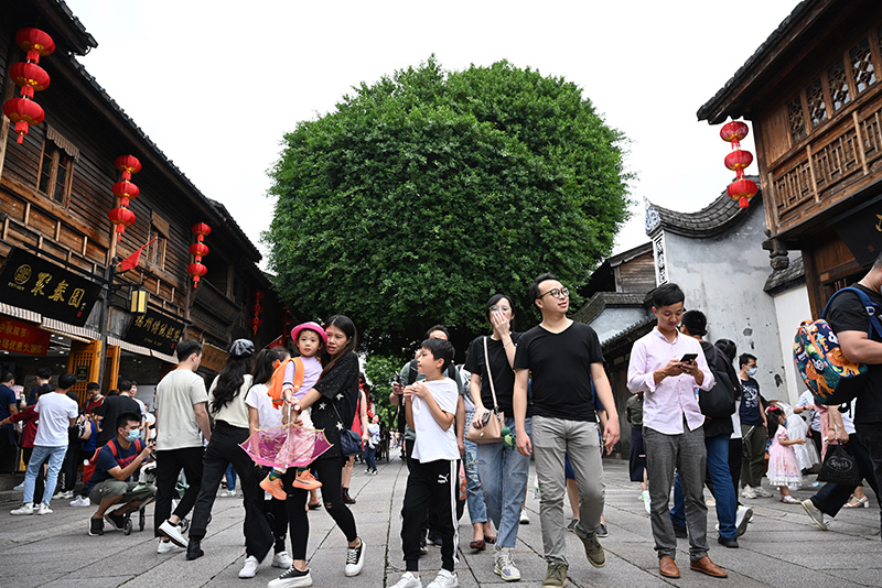 党的十八大以来以习近平同志为焦点的党中央激活中华文化的历史性孝顺述评 -  豪门国际