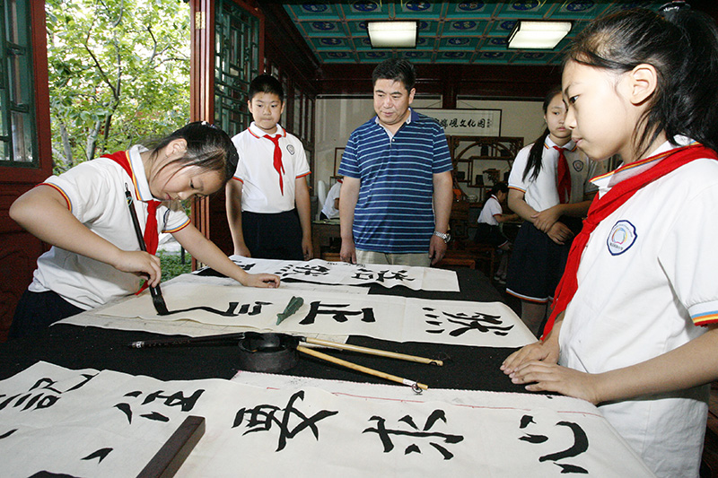 党的十八大以来以习近平同志为焦点的党中央激活中华文化的历史性孝顺述评 -  豪门国际