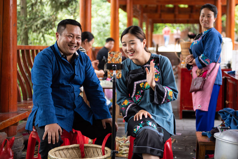 又乘春风浩荡时——习近平总书记同天下两会代表委员共商国是十年岁实 -  豪门国际