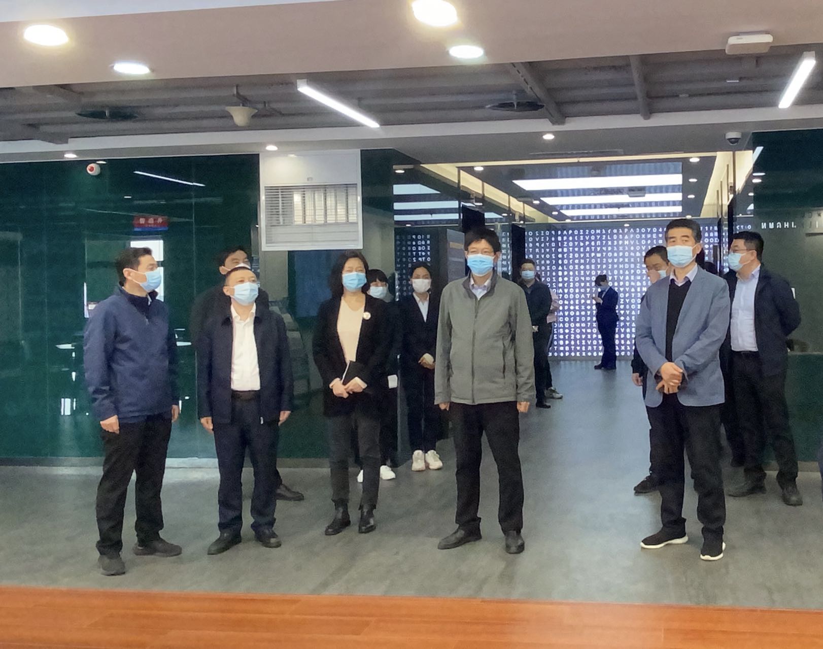 省委刷新办专职副主任刘小平一行莅临秦创原自然资源部豪门国际工程手艺立异中心检查指导事情.jpg