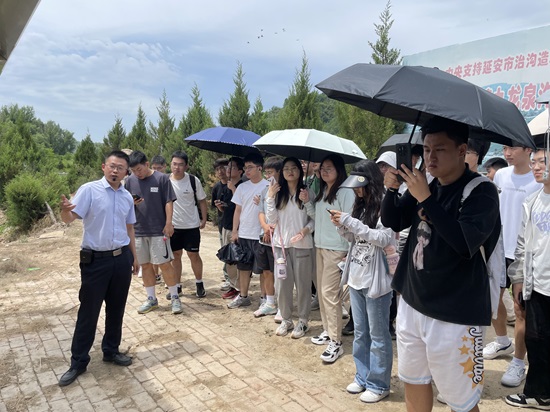 13日，，，南泥湾治沟造地树模项目现场教学（延循分公司）.jpg